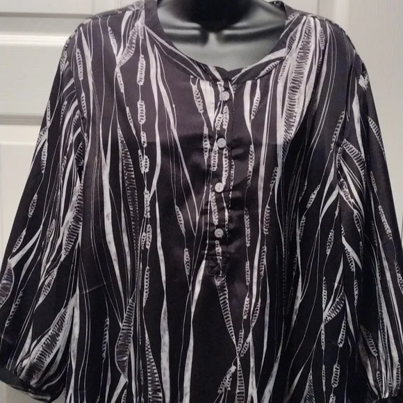 Coldwater Creek Plus Size Abstract Top 2X - Picture 2 of 9